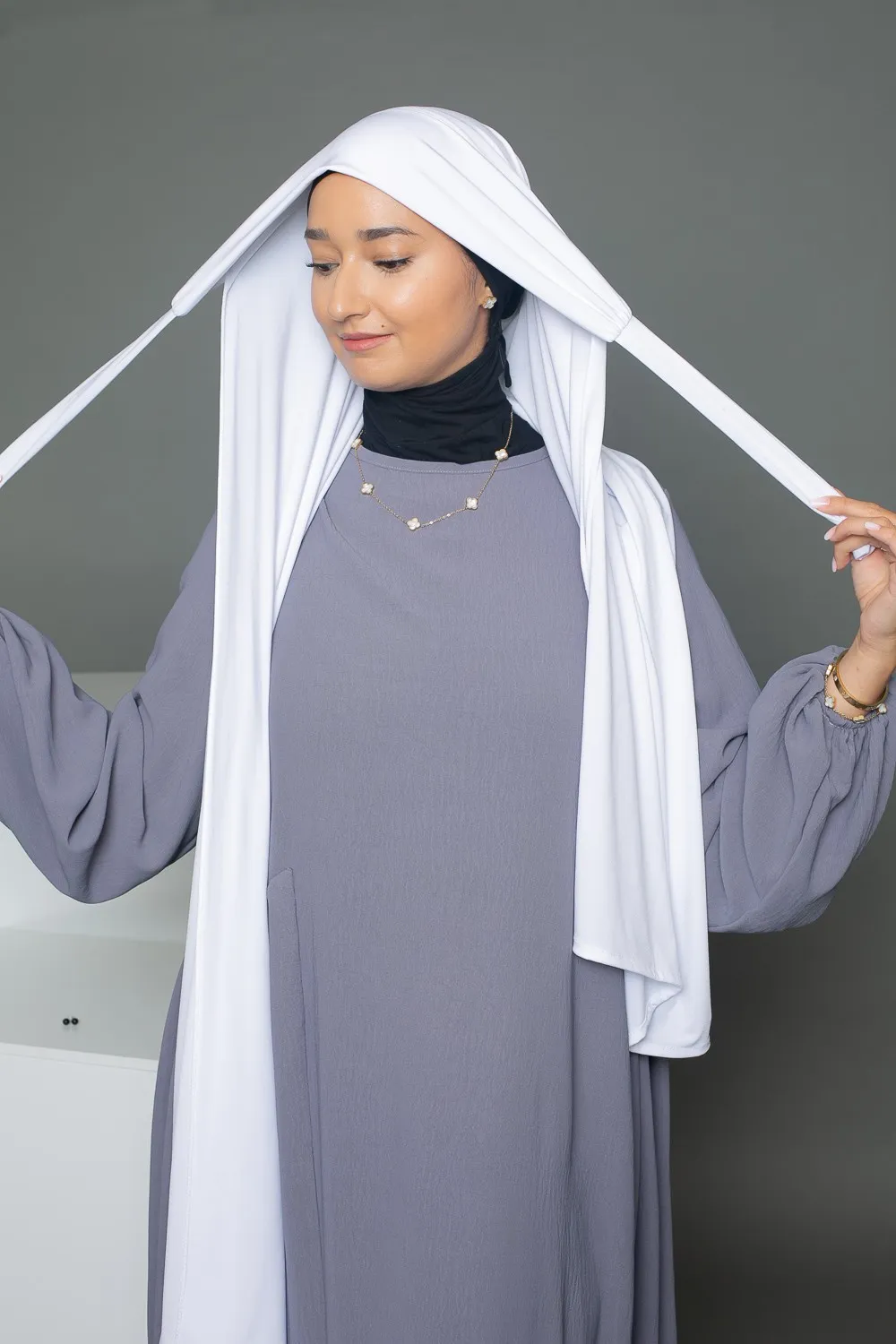 Hijab listo para atar jersey blanco arena premium