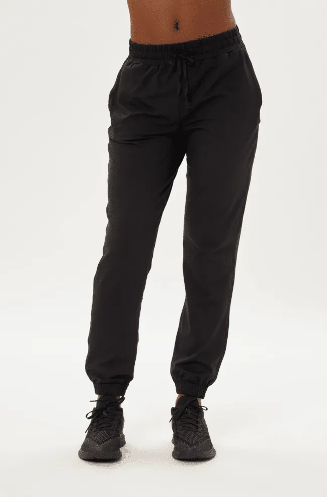 RESET SLIM STRAIGHT JOGGER SVARTAR