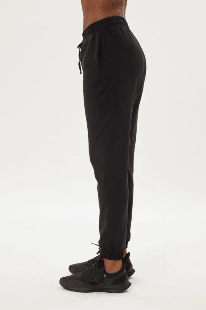 RESET SLIM STRAIGHT JOGGER SVARTAR