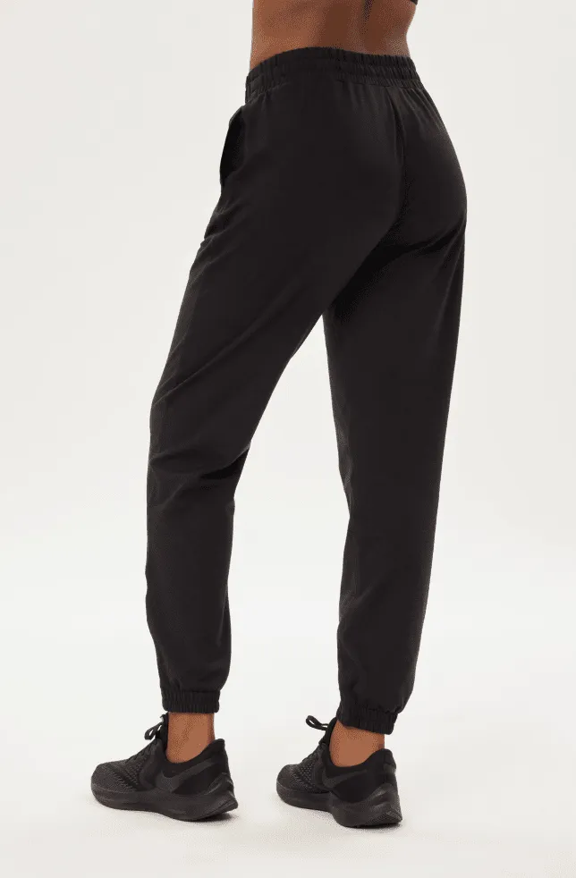 RESET SLIM STRAIGHT JOGGER SVARTAR